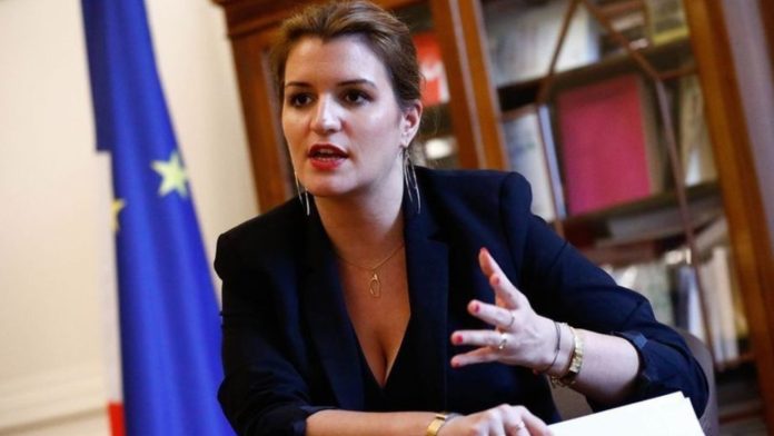 Critican a ministra francesa por aparecer en portada de Playboy