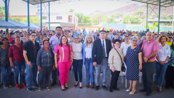 Entregan 713 apoyos sociales a familias vulnerables en Guaymas y Empalme