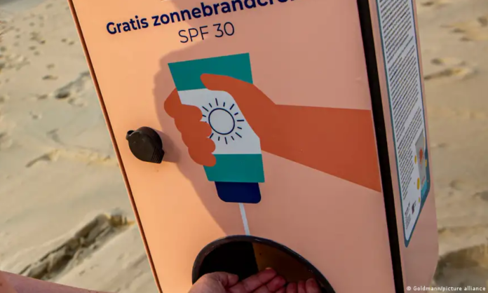 Países Bajos instala dispensadores gratuitos de crema solar