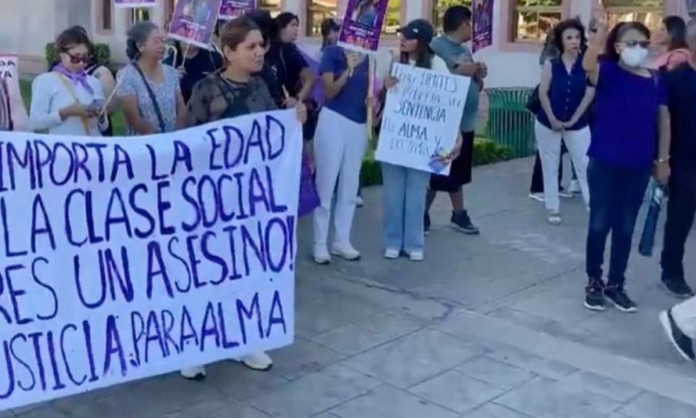 Manifestantes exigen justicia para Alma Lourdes en Cajeme