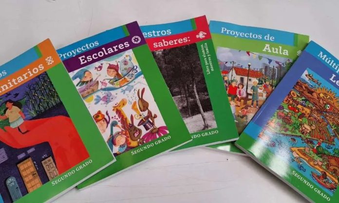 Marko Cortés exhorta a padres de familia a desechar libros de texto de la SEP. Foto Twitter @AztecaNoticias
