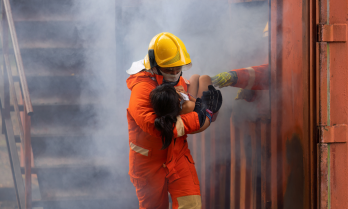 Explosión de boiler provoca incendio y quemaduras en una adolescente
