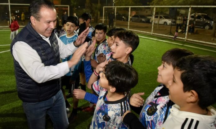 Confirma Toño Astiazarán próxima entrega de unidad deportiva rehabilitada en la colonia Norberto Ortega