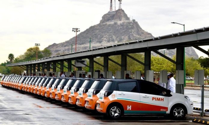 Entrega alcalde 29 vehículos eléctricos utilitarios para distintas dependencias