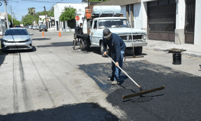 Visita "Un día en tu colonia" del Ayuntamiento de Hermosillo a vecinos de Bugambilias Visita "Un día en tu colonia" del Ayuntamiento de Hermosillo a vecinos de Bugambilias