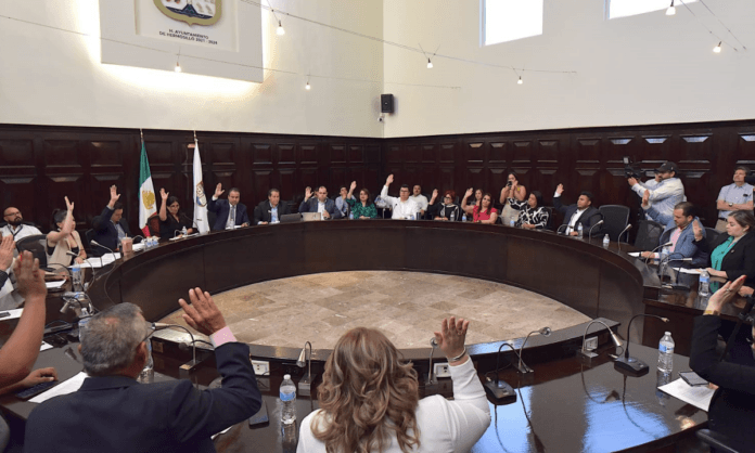 Aprueba Cabildo tercer informe de Toño Astiazarán