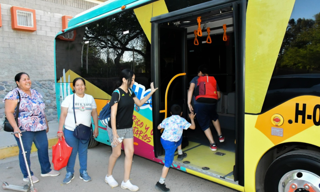 Familias hermosillenses se benefician con traslados gratis al Parque Madero y El Cárcamo en el transporte eléctrico H Bus