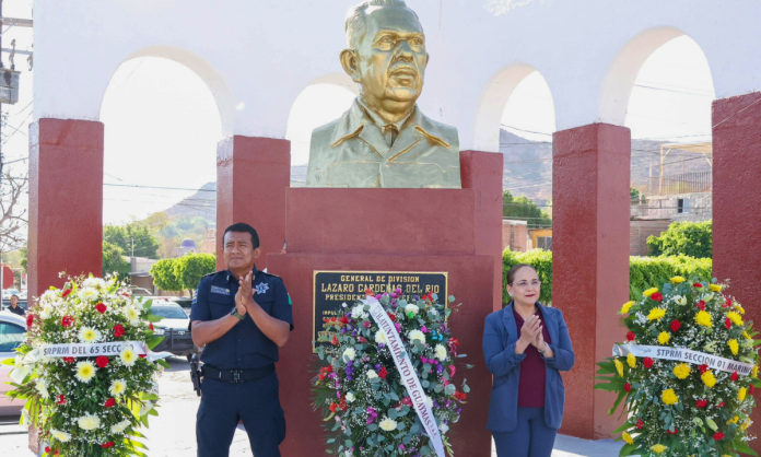 Realizan ceremonia de conmemoración por el CXXX aniversario del natalicio a Lázaro Cárdenas del Río