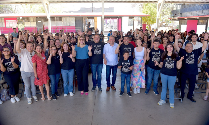 Lengua de Señas Mexicana Reconoce Toño Astiazarán a graduados del Taller de Lengua de Señas Mexicana