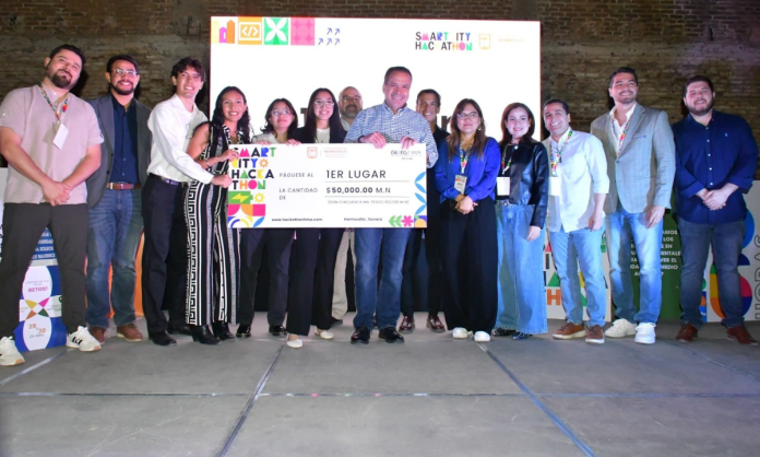 Premia Toño Astiazarán proyecto ganador de energía renovable en Smart City Hackathon 2025