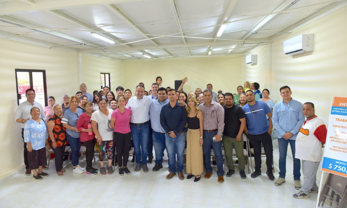Cumple Toño Astiazarán a familias del Sahuaro con entrega de salón multifuncional en beneficio de la comunidad