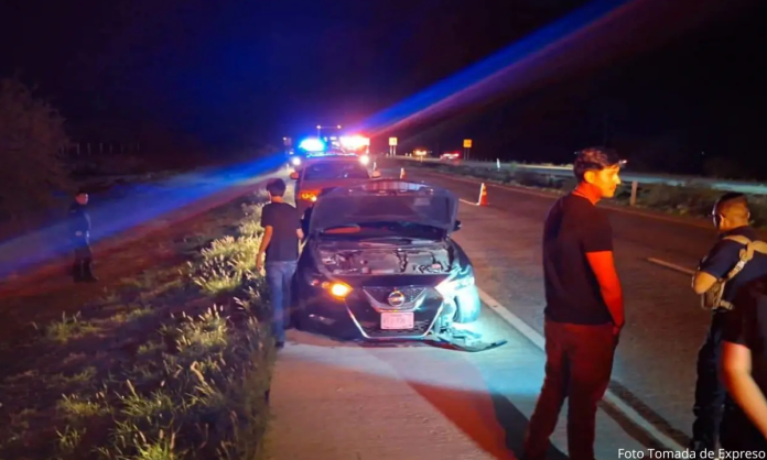 Vaca suelta provoca choque entre dos autos en carretera Santa Ana–Magdalena Vaca suelta provoca choque entre dos autos en carretera Santa Ana–Magdalena