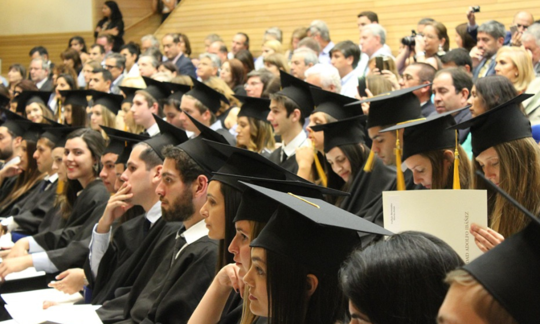 EE.UU. busca desmantelar las ayudas a estudiantes indocumentados