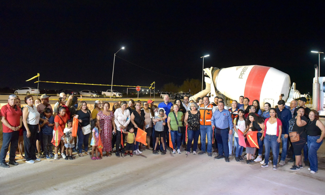 Cumple Antonio Astiazarán con obra de puente peatonal y vehicular en Puerta del Rey