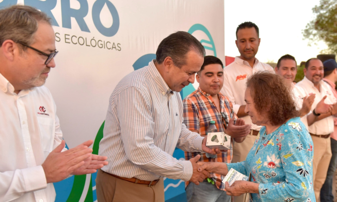 regaderas ecológicas Toño Astiazarán y Coca-Cola regalan 10 mil regaderas ecológicas