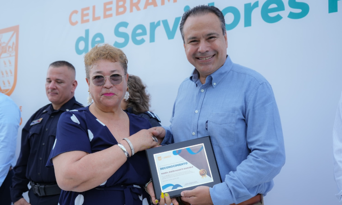 Reconoce Toño Astiazarán trayectoria de servidoras y servidores públicos de Hermosillo Reconoce Toño Astiazarán trayectoria de servidoras y servidores públicos de Hermosillo
