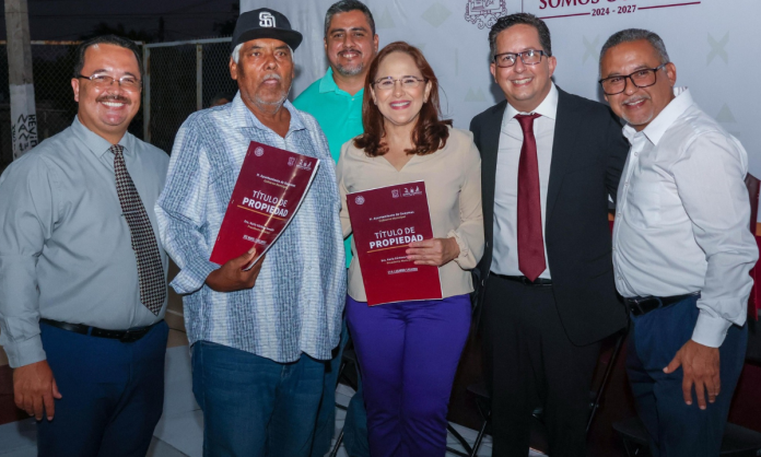 titulos de propiedad Entrega el Ayuntamiento de Guaymas 65 títulos de propiedad