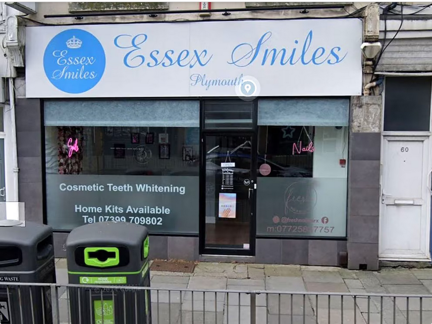 Negocio Essex Smiles en Mutley Plain (Google Street View)