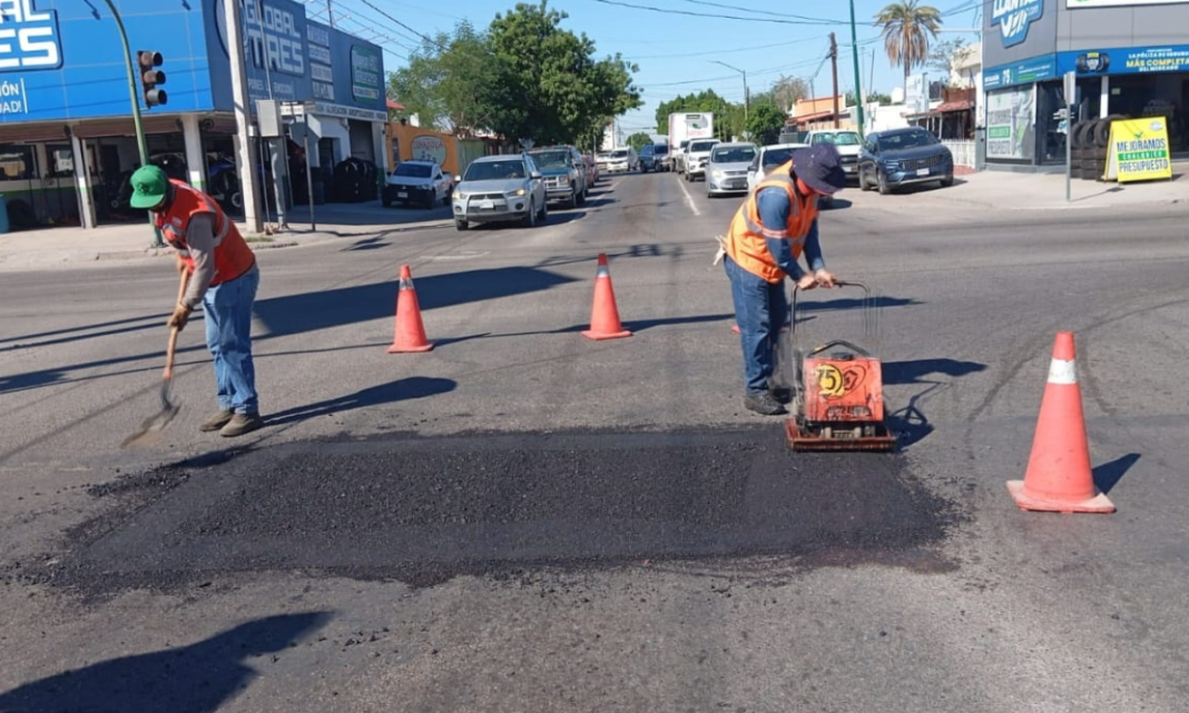 Refuerza Ayuntamiento de Hermosillo cuadrillas para trabajos de bacheo en la ciudad