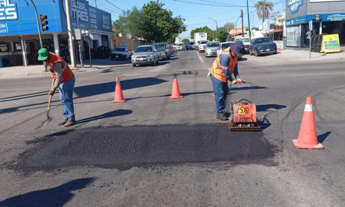 Refuerza Ayuntamiento de Hermosillo cuadrillas para trabajos de bacheo en la ciudad