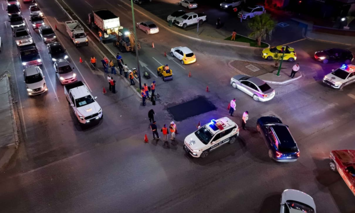 Supervisa Toño Astiazarán bacheo Nocturno en el norte de la ciudad
