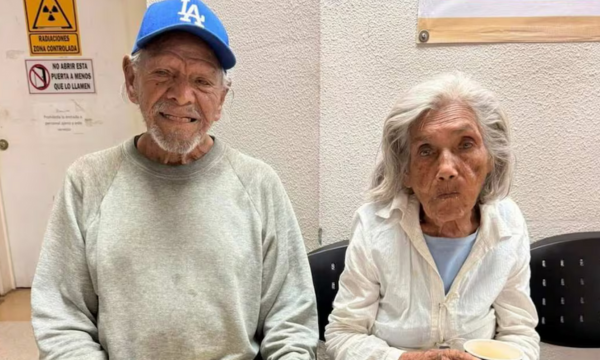 Abandonan a adultos mayores en hospital de Guaymas y duermen en sala de espera