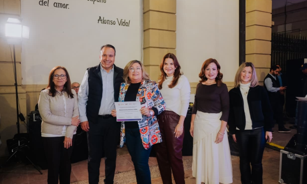 Reconocen Toño Astiazarán y Patty Ruibal a participantes de Una Mirada a la Discapacidad