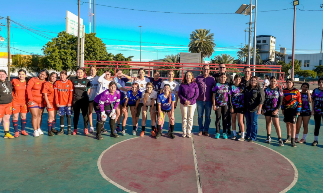 realizó un cuadrangular de futbol femenil de categoría abierta