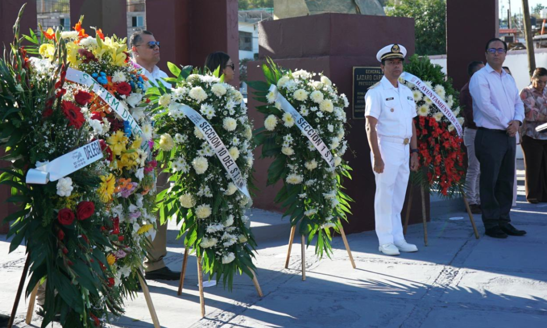 realizó una ceremonia en el monumento al general Lázaro Cárdenas del Río.