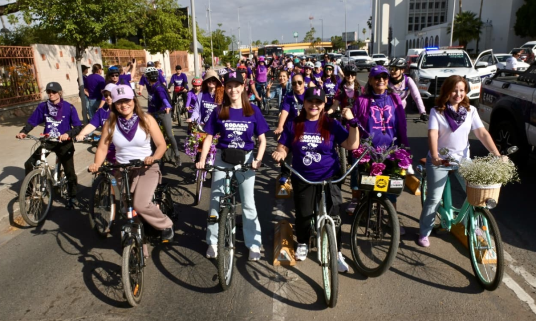 Se suman decenas de mujeres a la "Rodada por las Mujeres" en el marco del Día de la Mujer