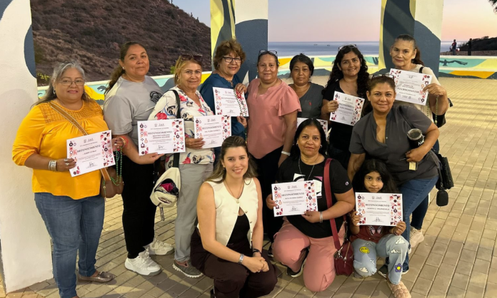 Impulsa la doctora Karla Córdova González taller de bisutería para el autoempleo de mujeres en Guaymas Impulsa la doctora Karla Córdova González taller de bisutería para el autoempleo de mujeres en Guaymas