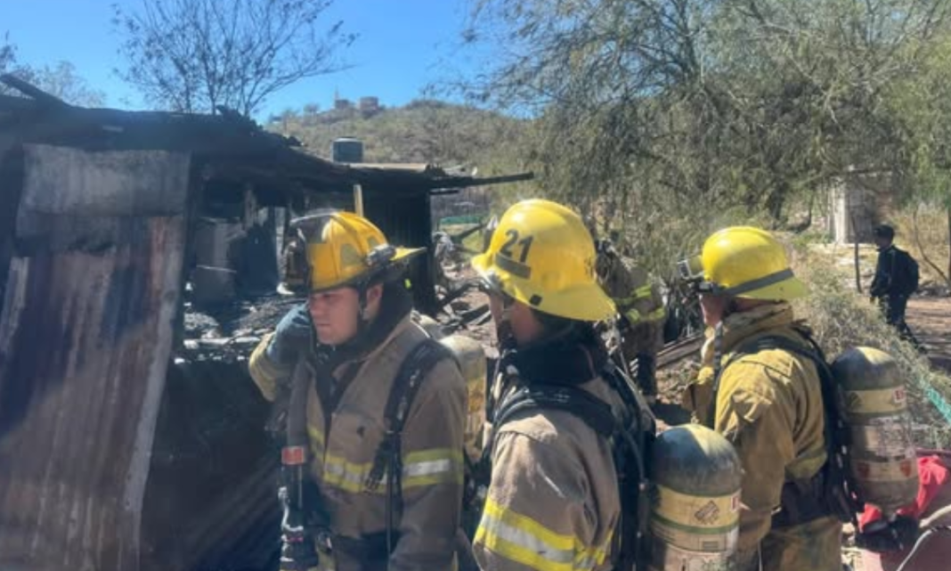 Atienden reporte de incendio en vivienda de la colonia Fátima