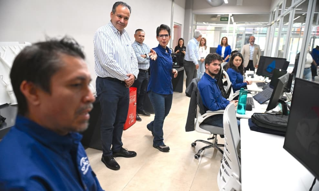 Reconoce Toño Astiazarán talento local que trabaja en vehículo eléctrico multipropósito