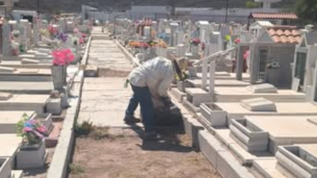 continúa con los trabajos de limpieza en los panteones Héroes Civiles y San Fernando