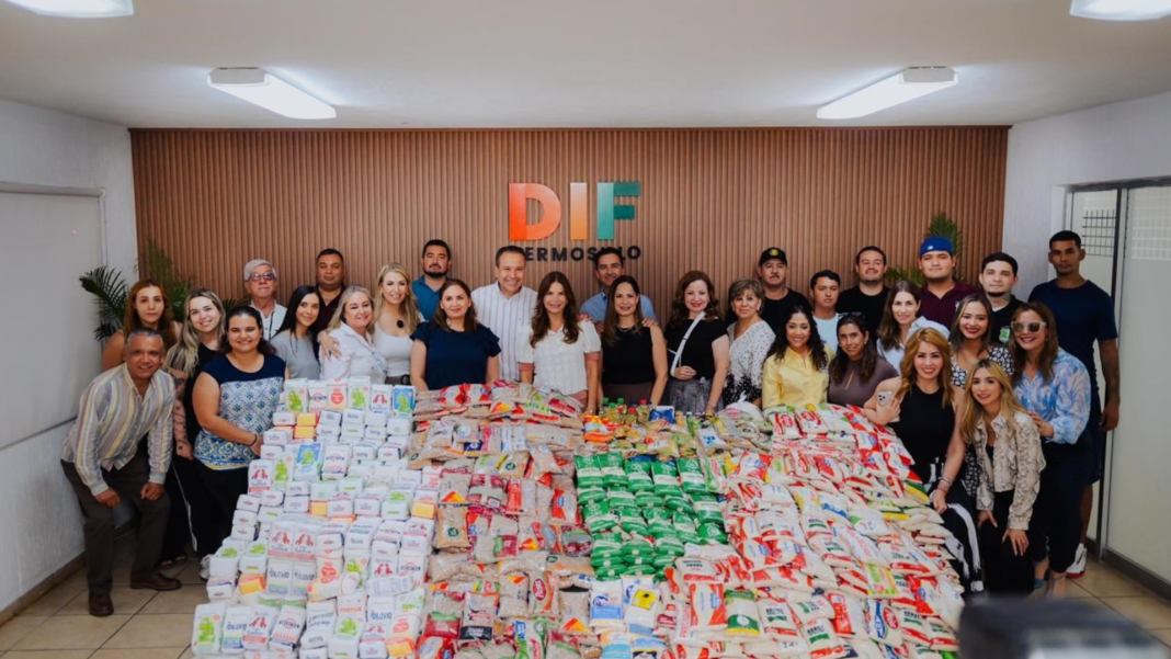 Ayudan Toño Astiazarán y Patty Ruibal a instituciones altruistas con paquetes alimenticios donados en Semana Santa
