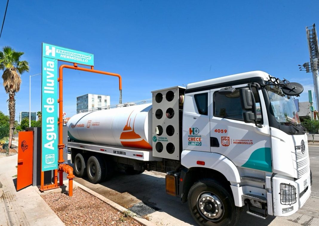 Capta primera agua de lluvia sistema pluvial del paso a desnivel Colosio y Solidaridad.
