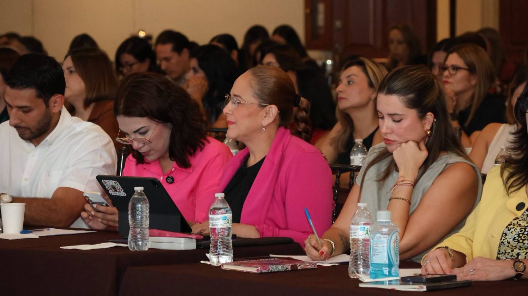 Participa presidenta municipal en la Asamblea Informativa de Formación para Mujeres en el Ámbito Público