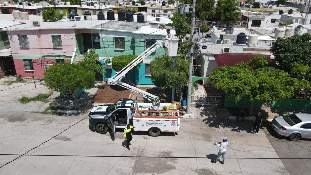 Inicia jornada intensiva de reparación y sustitución de luminarias en el sector Luis Donaldo Colosio